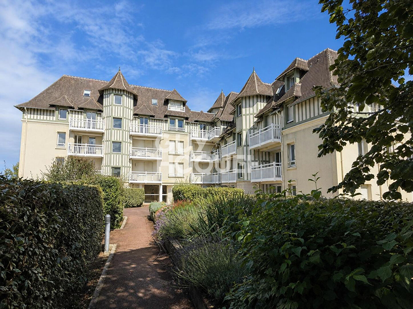 TOURGEVILLE PLAGE - APPARTEMENT 2/3 PIECES EN REZ DE JARDIN FACE MER