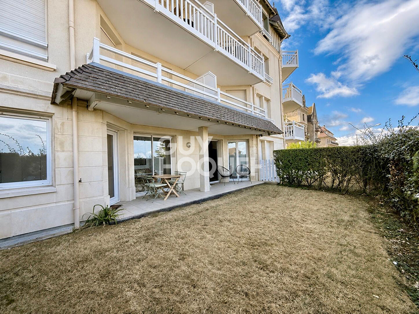 TOURGEVILLE PLAGE - APPARTEMENT 2/3 PIECES EN REZ DE JARDIN FACE MER