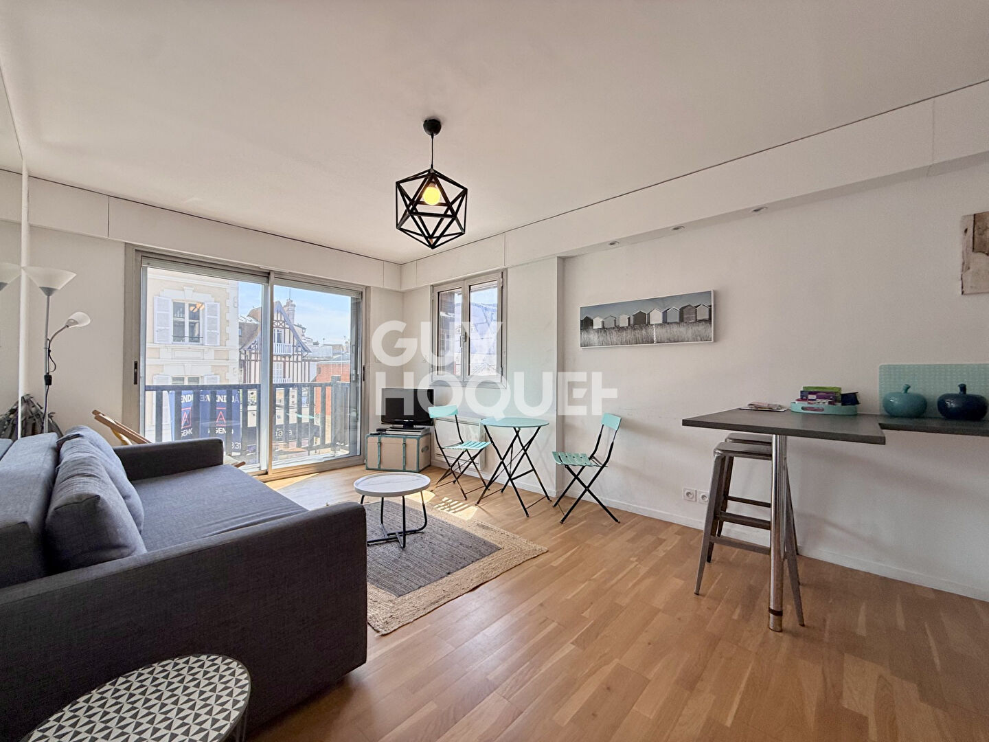 BEL APPARTEMENT 2 PCS - PLACE MORNY - BALCON - CAVE et PK