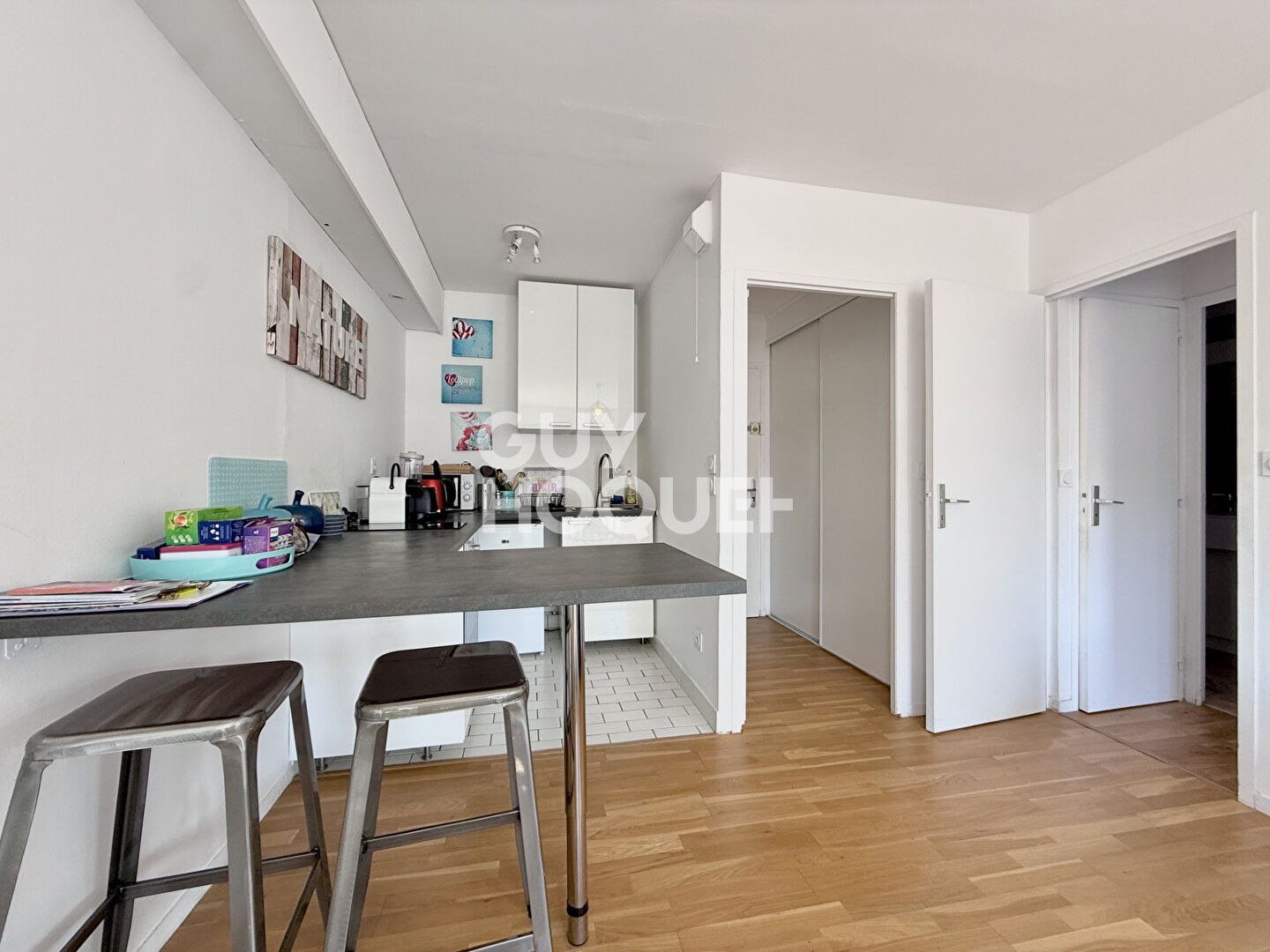 BEL APPARTEMENT 2 PCS - PLACE MORNY - BALCON - CAVE et PK