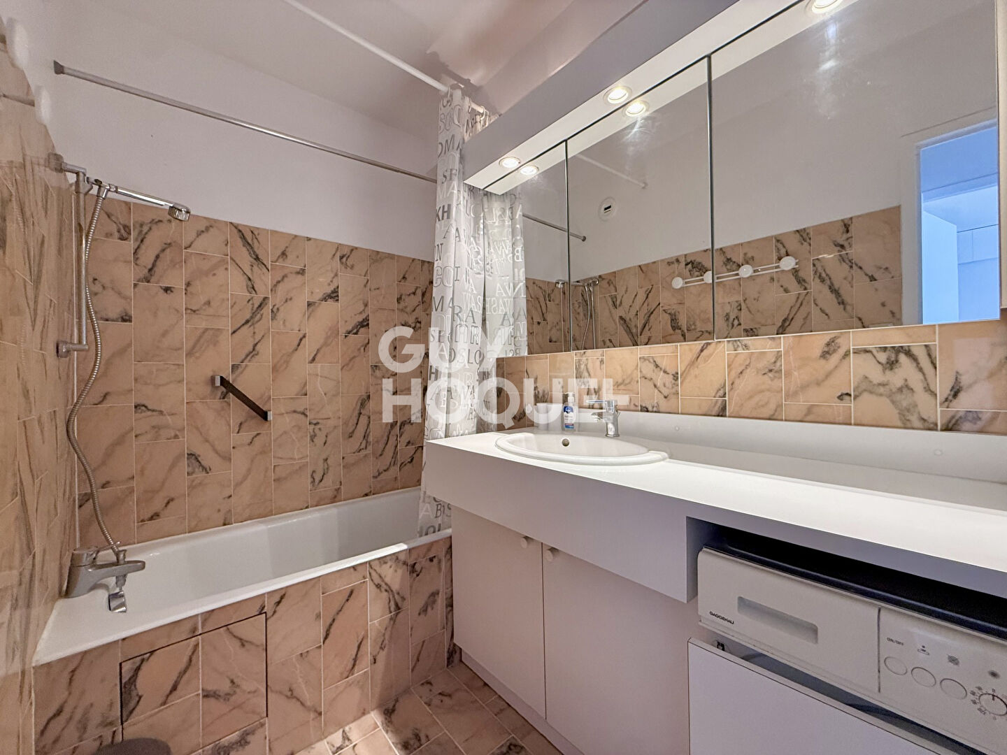 BEL APPARTEMENT 2 PCS - PLACE MORNY - BALCON - CAVE et PK
