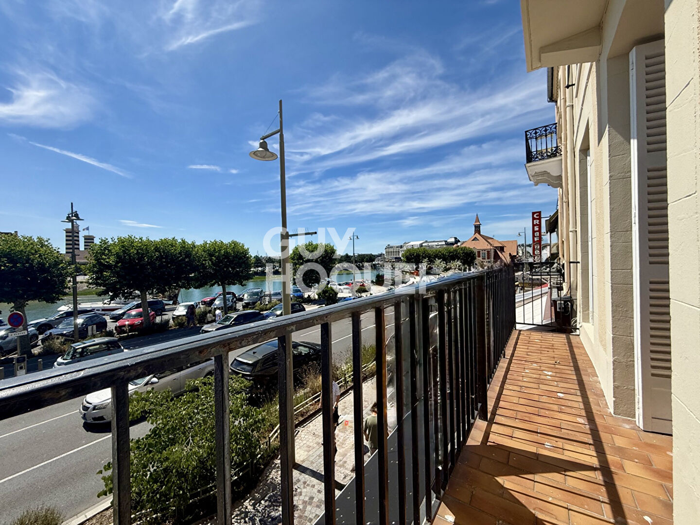 APPARTEMENT RENOVE TROUVILLE SUR MER - VUE PORT