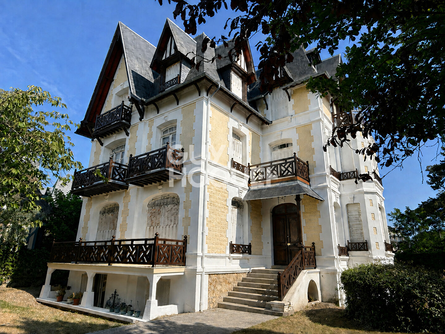 APPARTEMENT 2 PIECES DEAUVILLE - CHARME ET HISTOIRE  !