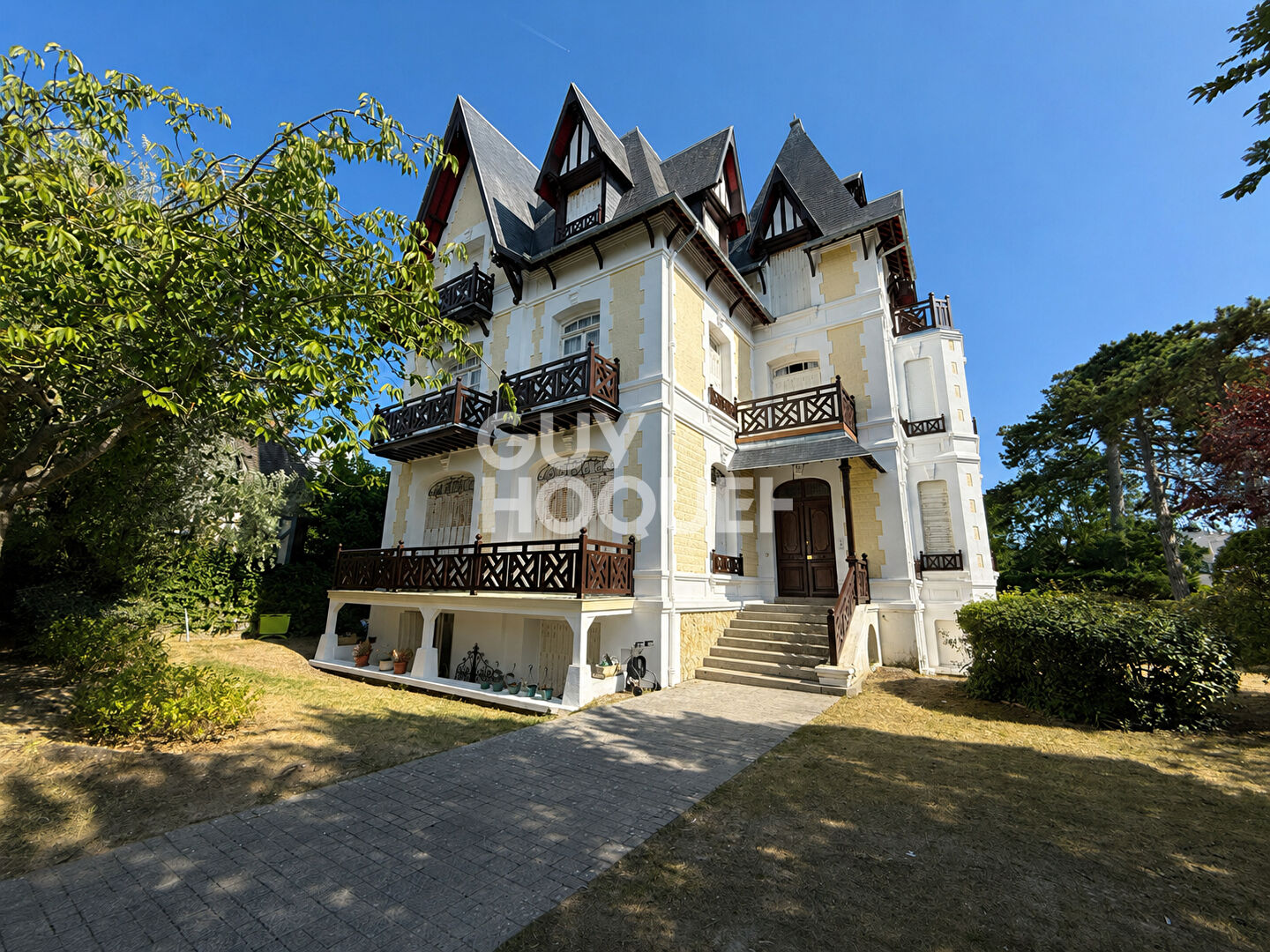 APPARTEMENT 2 PIECES DEAUVILLE - CHARME ET HISTOIRE  !