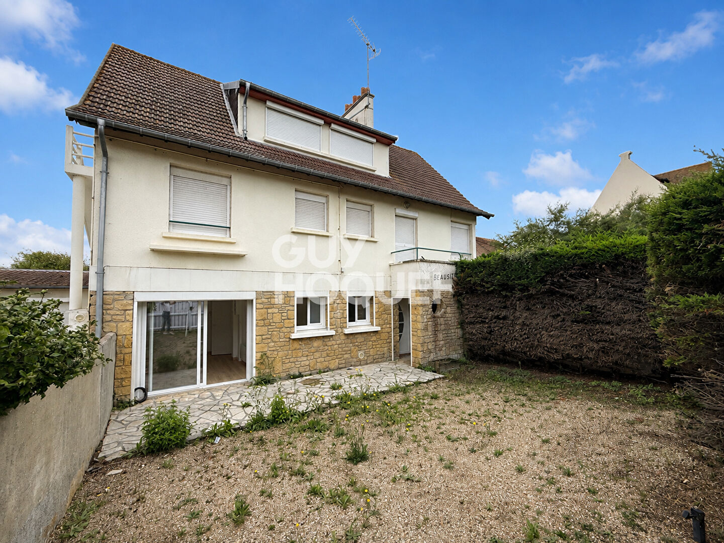 APPARTEMENT 4 PIECES - JARDIN - PARKING - BLONVILLE SUR MER