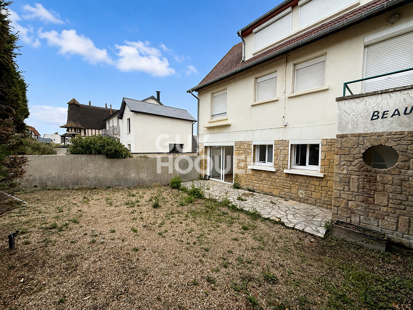 APPARTEMENT 4 PIECES - JARDIN - PARKING - BLONVILLE SUR MER