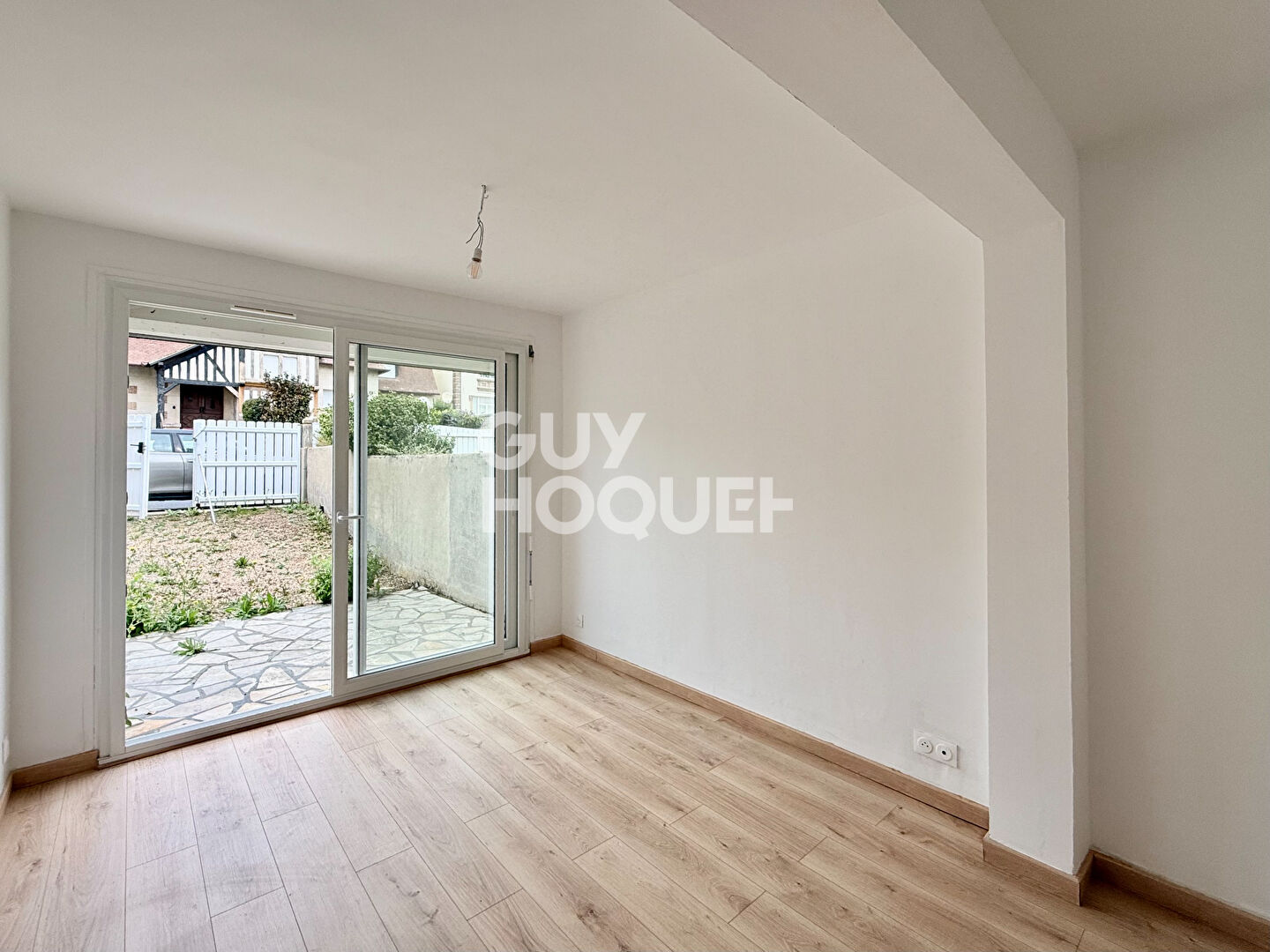 APPARTEMENT 4 PIECES - JARDIN - PARKING - BLONVILLE SUR MER