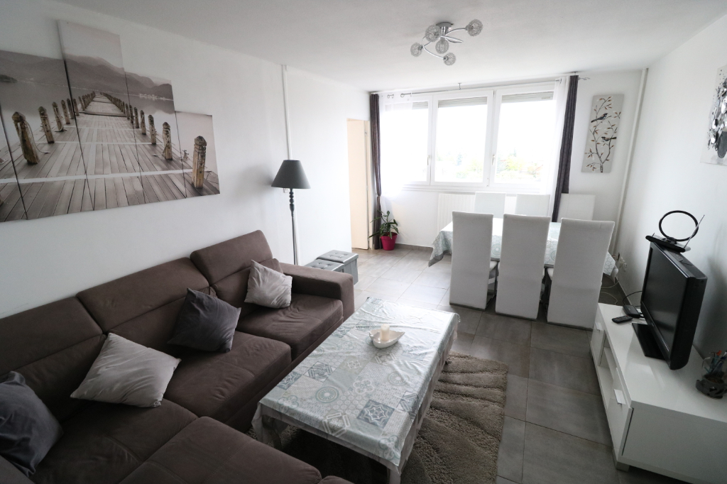 DECINES CHARPIEU : appartement F5 de 102m² avec loggia