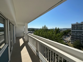 LOCATION : appartement 3 pièces (72 m²) à PIERRE BENITE Entièrement Rénover en 2021 !