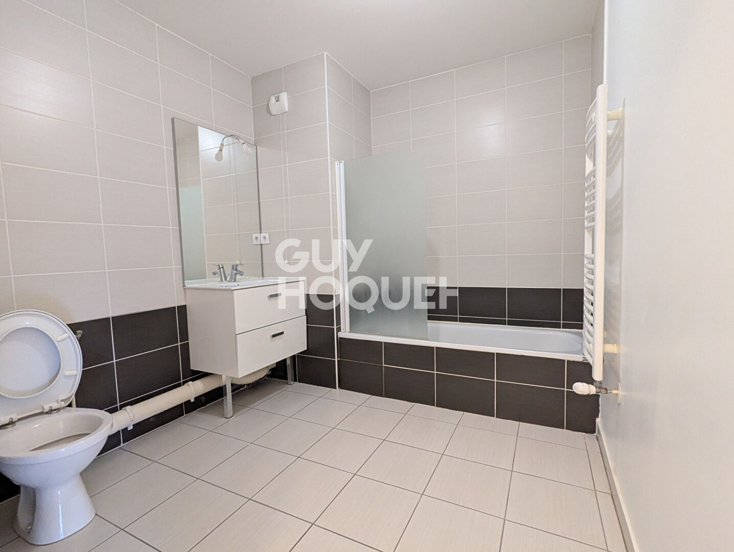 Appartement T2  rez de jardin à vendre à Décines Charpieu -