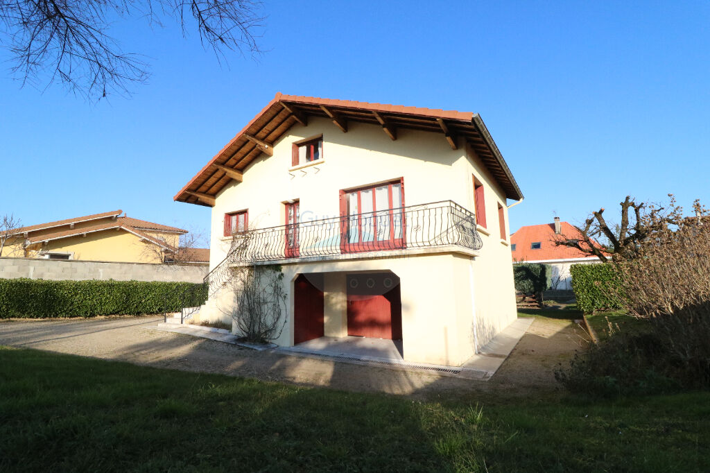 A vendre Maison 5 pièces sur sous sol et 965m² à Décines Charpieu