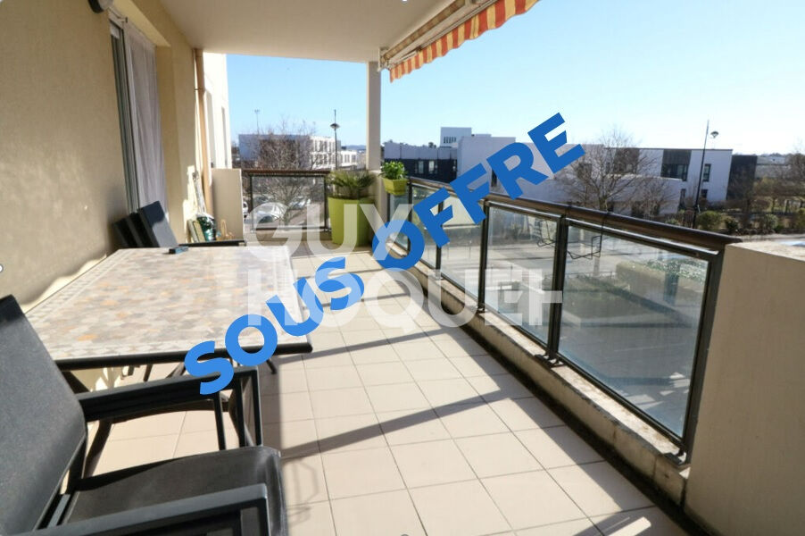T4 avec terrasse dans copropriété avec piscine