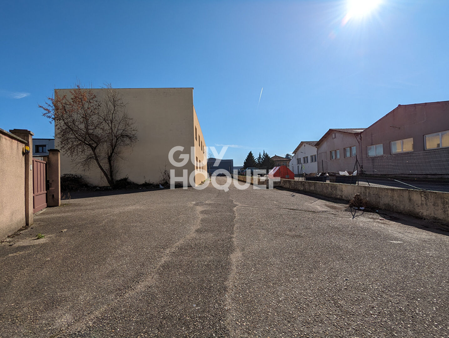 À louer - locaux de 500 m² à Décines-Charpieu