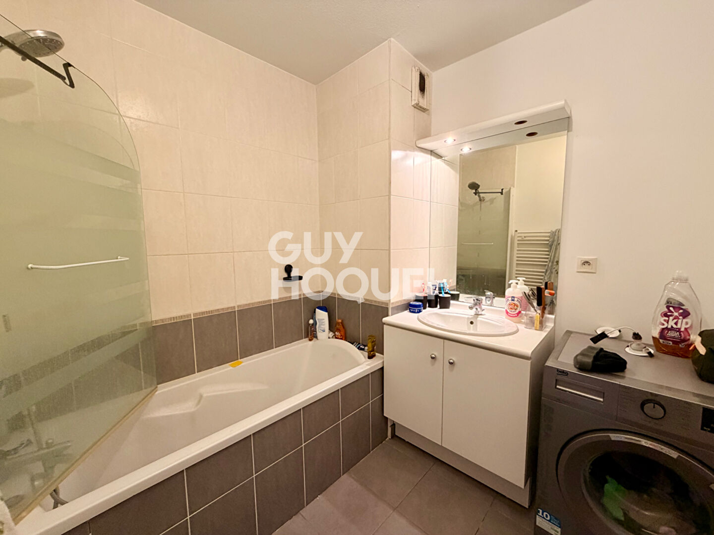 Appartement T3 meublé à louer à Meyzieu,  avec garage