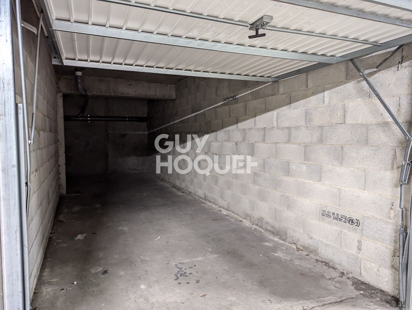 A louer Garage / box 69150 Decines Charpieu