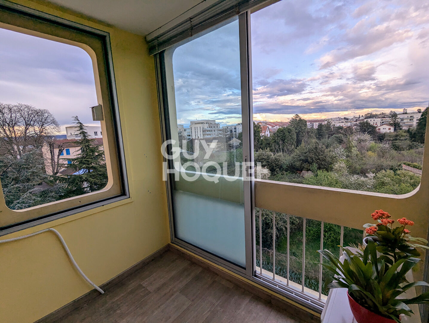 À vendre : Appartement 4 pièces  dernier étage à Décines-Charpieu