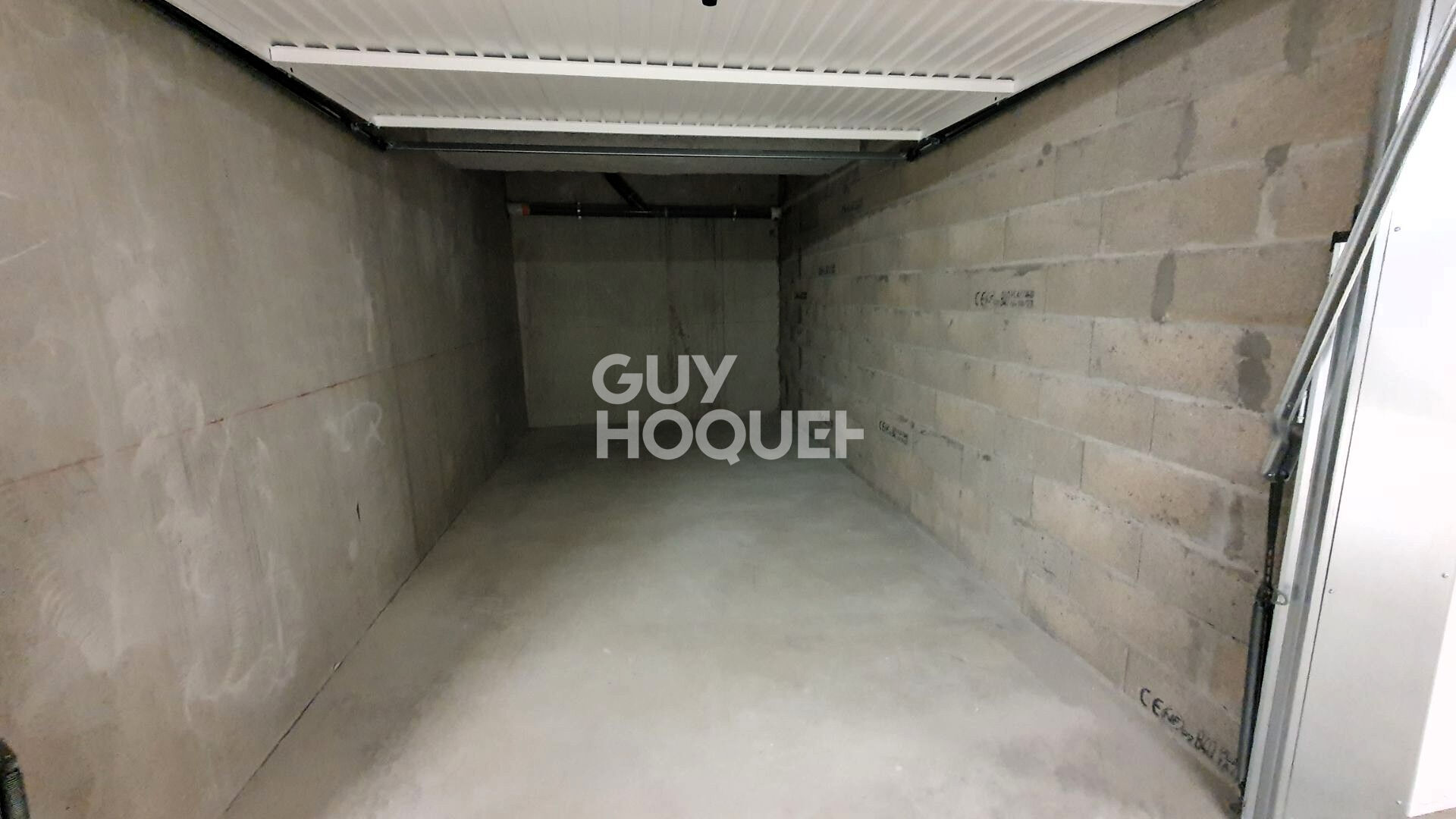 garage  en sous sol Decines centre