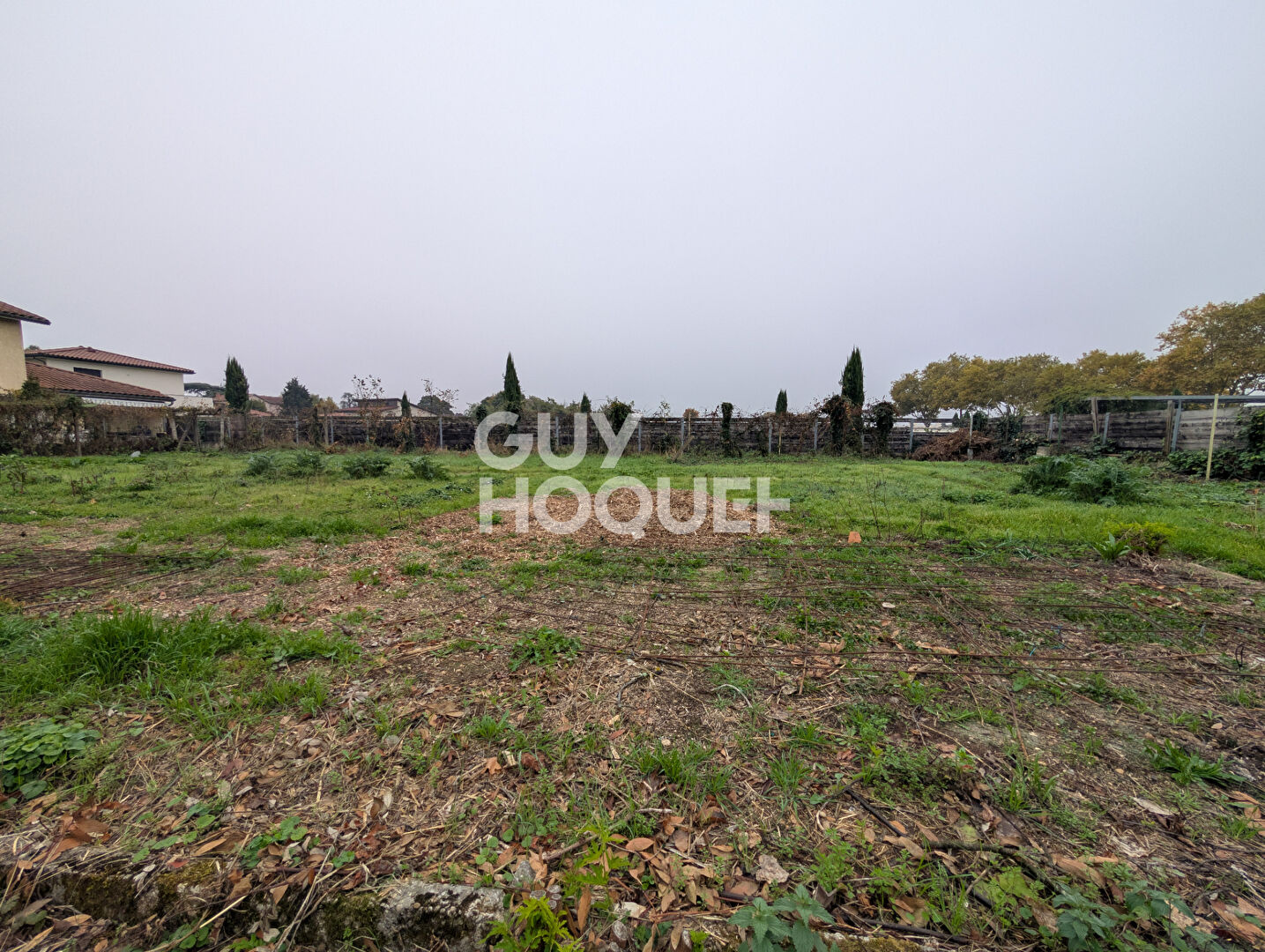 Terrain à vendre de 886 m² au centre-ville de Décines-Charpieu