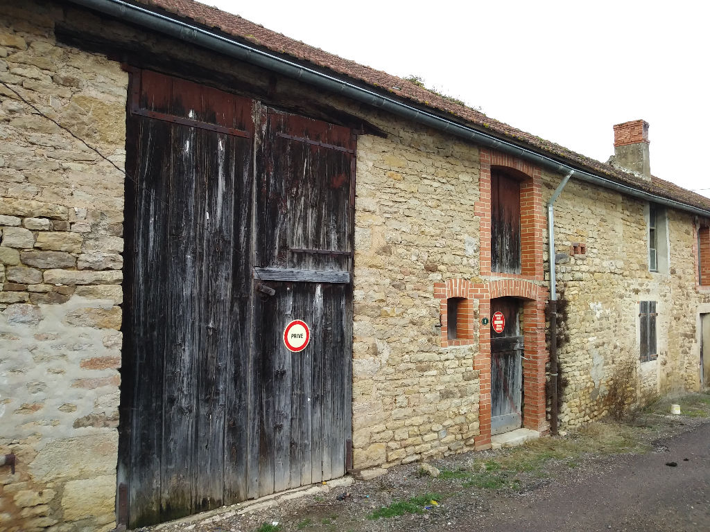 Grange avec terrain  proche de pouilly en auxois a 10 minutes sortie d'autoroute