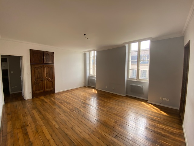 CENTRE VILLE  : T 4 de 71 m² avec PARKING.