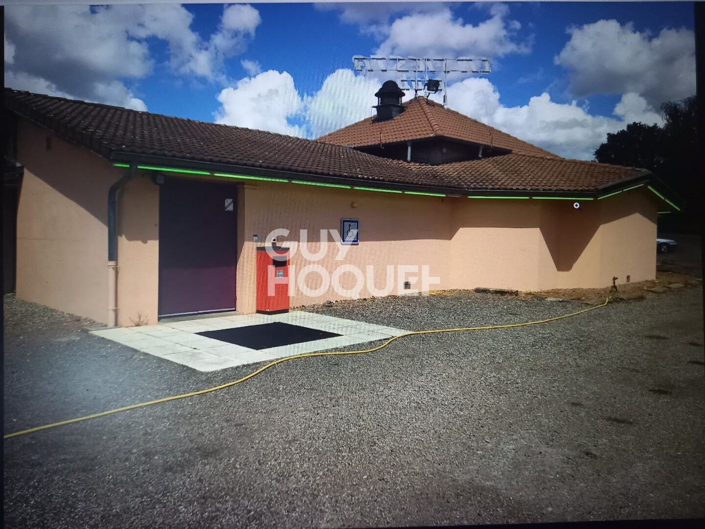 RESTAURANT et DANCING 600 M² + Parking de 8 000 M²