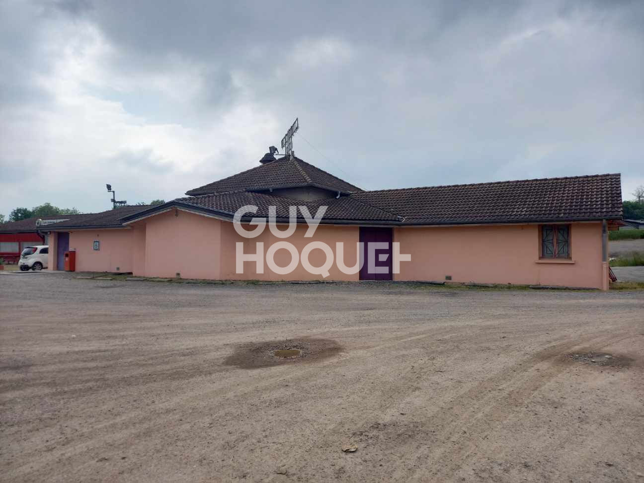 RESTAURANT et DANCING 600 M² + Parking de 8 000 M²