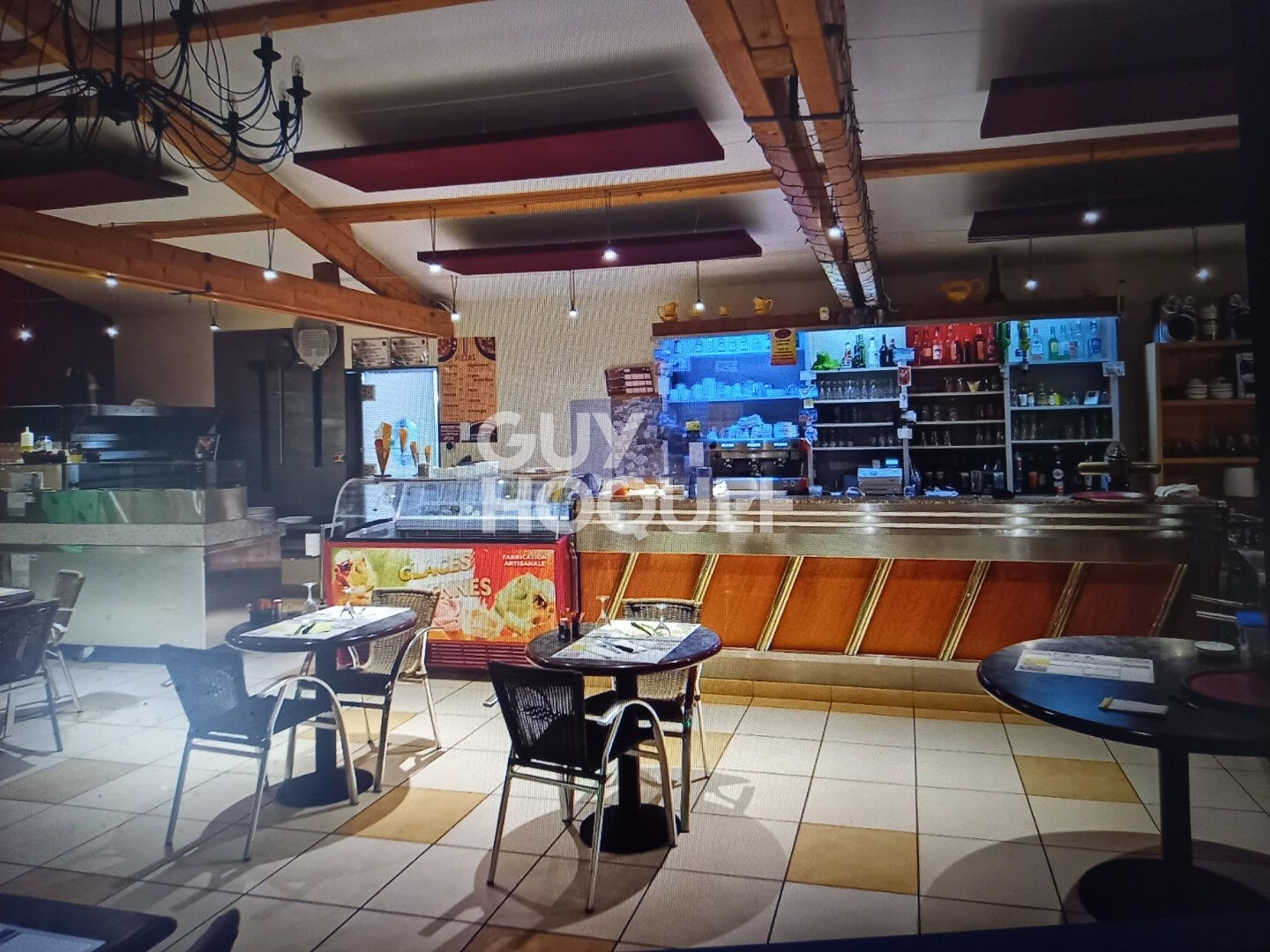 RESTAURANT et DANCING 600 M² + Parking de 8 000 M²