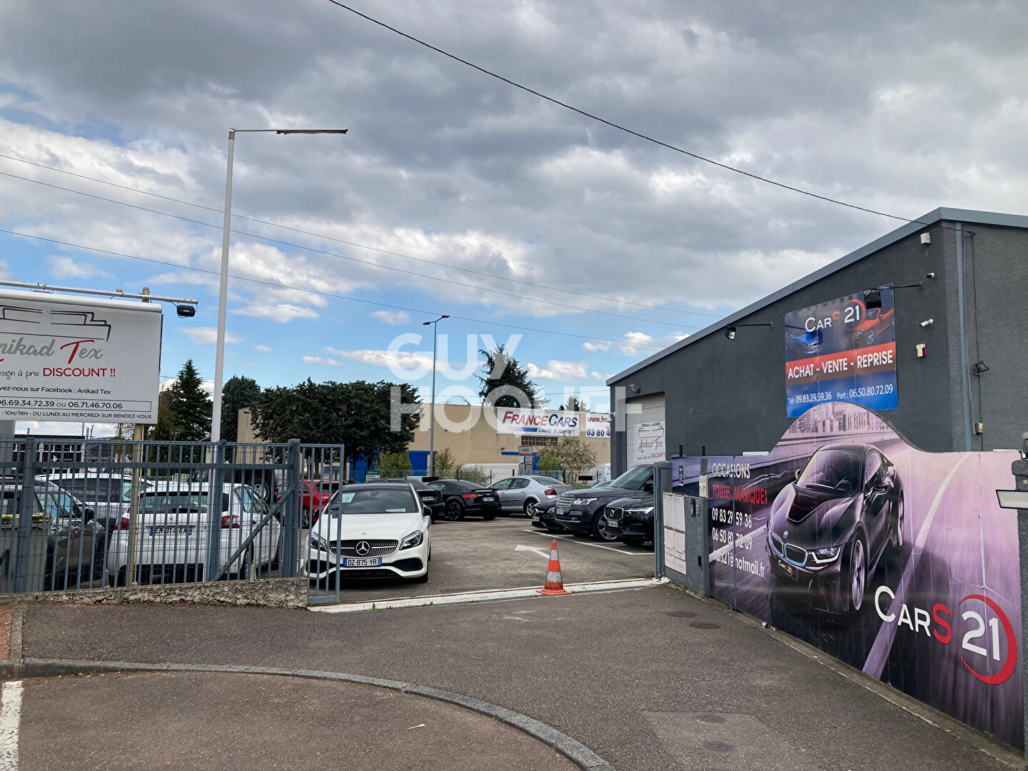 LOCAL PRO AVEC HABITATION CHENOVE 550 M2