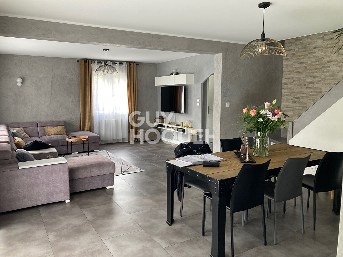 LOCAL PRO AVEC HABITATION CHENOVE 550 M2