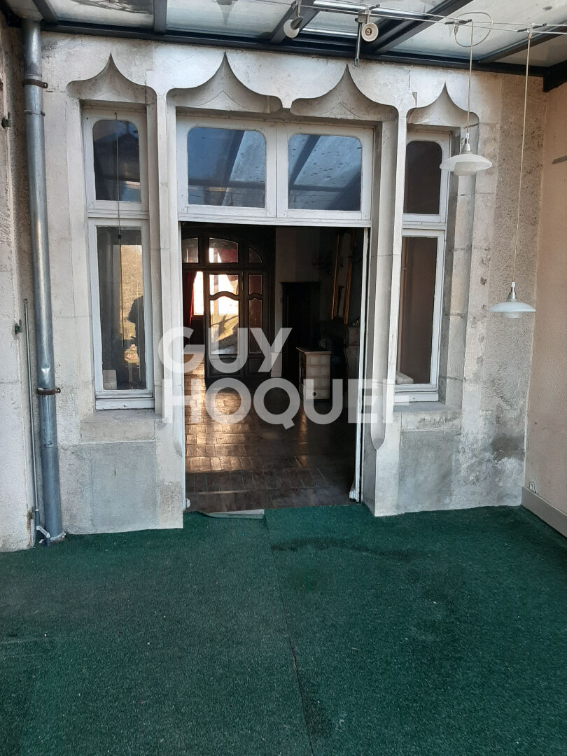 Maison bourgeoise dans centre historique de semur en auxois , à 10 kms sortie d'autoroute Paris / Lyon .