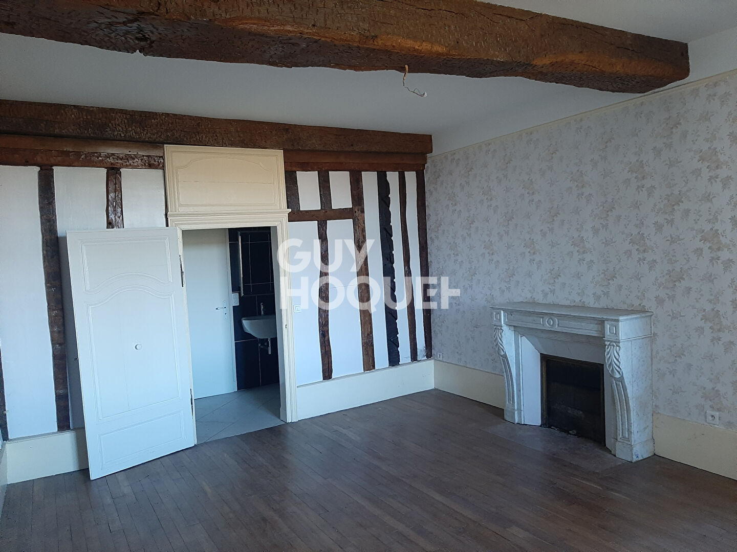 Maison bourgeoise dans centre historique de semur en auxois , à 10 kms sortie d'autoroute Paris / Lyon .