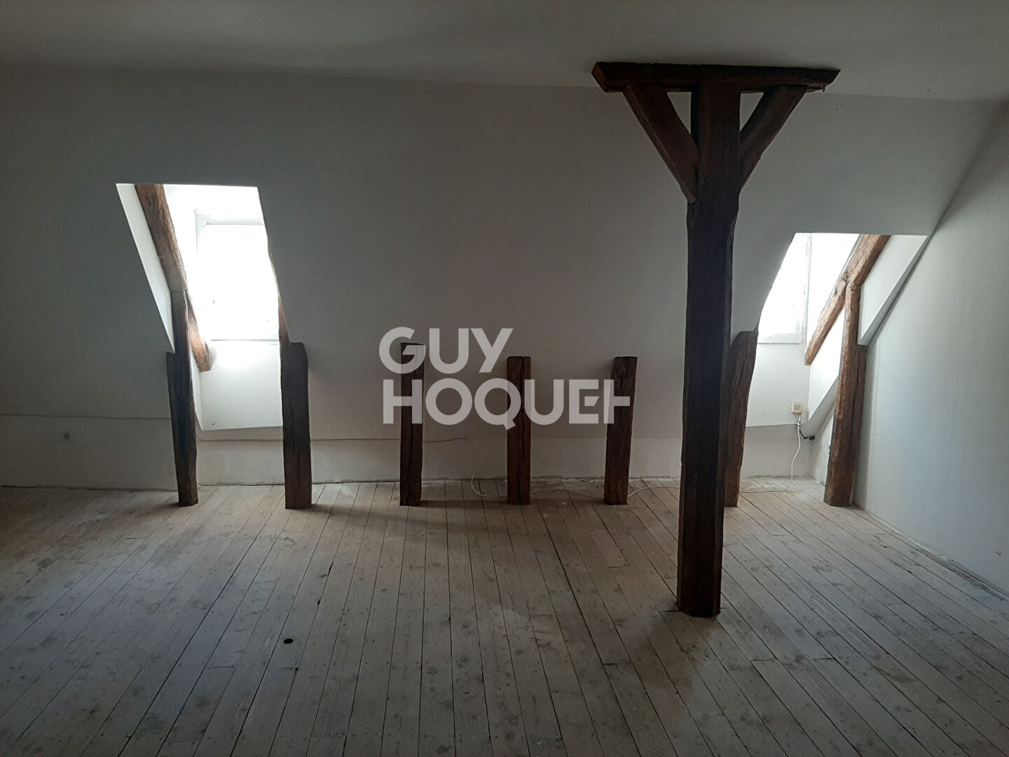 Maison bourgeoise dans centre historique de semur en auxois , à 10 kms sortie d'autoroute Paris / Lyon .