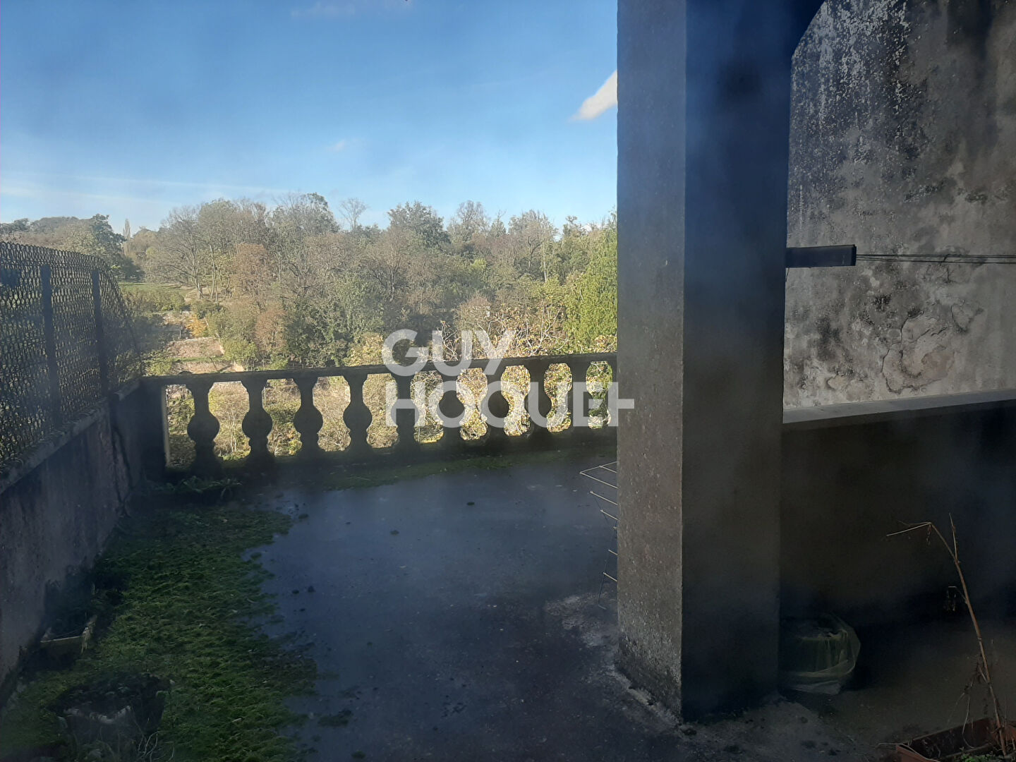 Maison bourgeoise dans centre historique de semur en auxois , à 10 kms sortie d'autoroute Paris / Lyon .