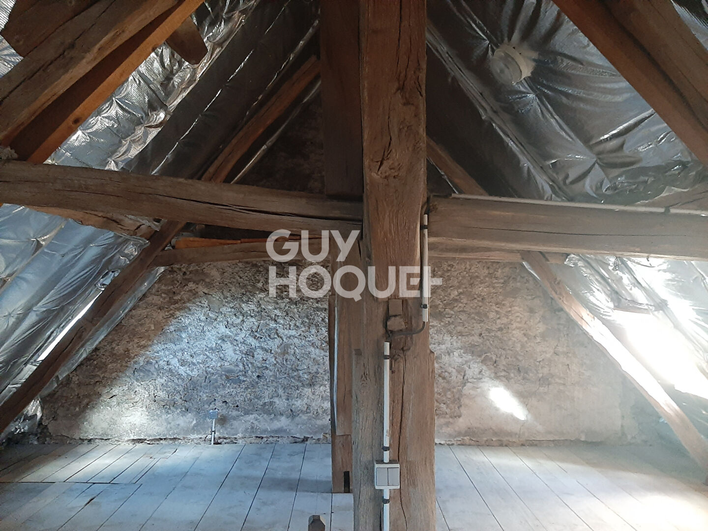 Maison bourgeoise dans centre historique de semur en auxois , à 10 kms sortie d'autoroute Paris / Lyon .