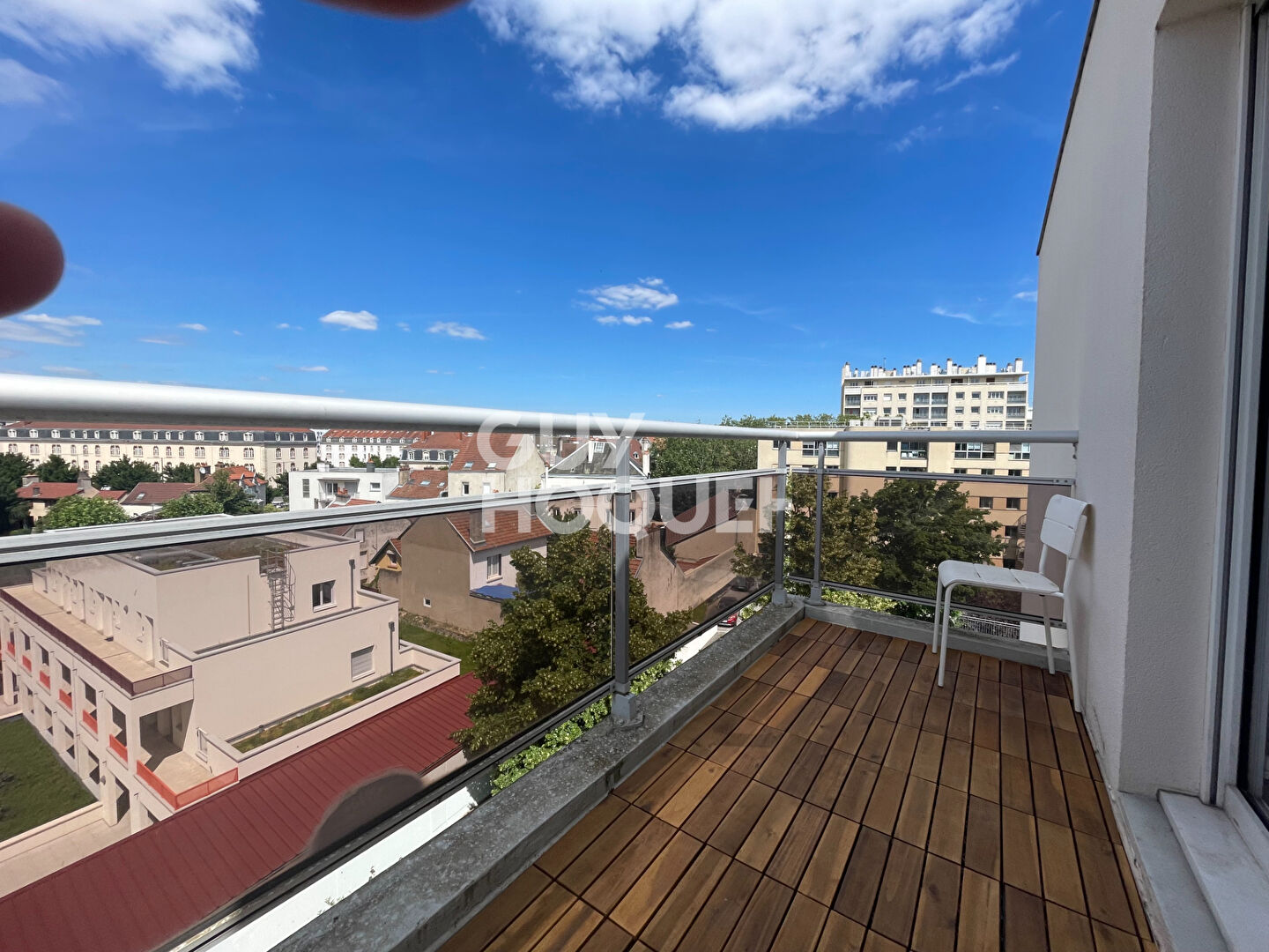 PROCHE ESC -  PLACE REPUBLIQUE