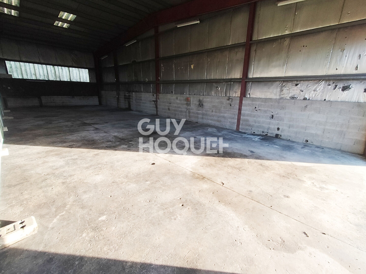 DEPOT 150 M2 ESBARRES
