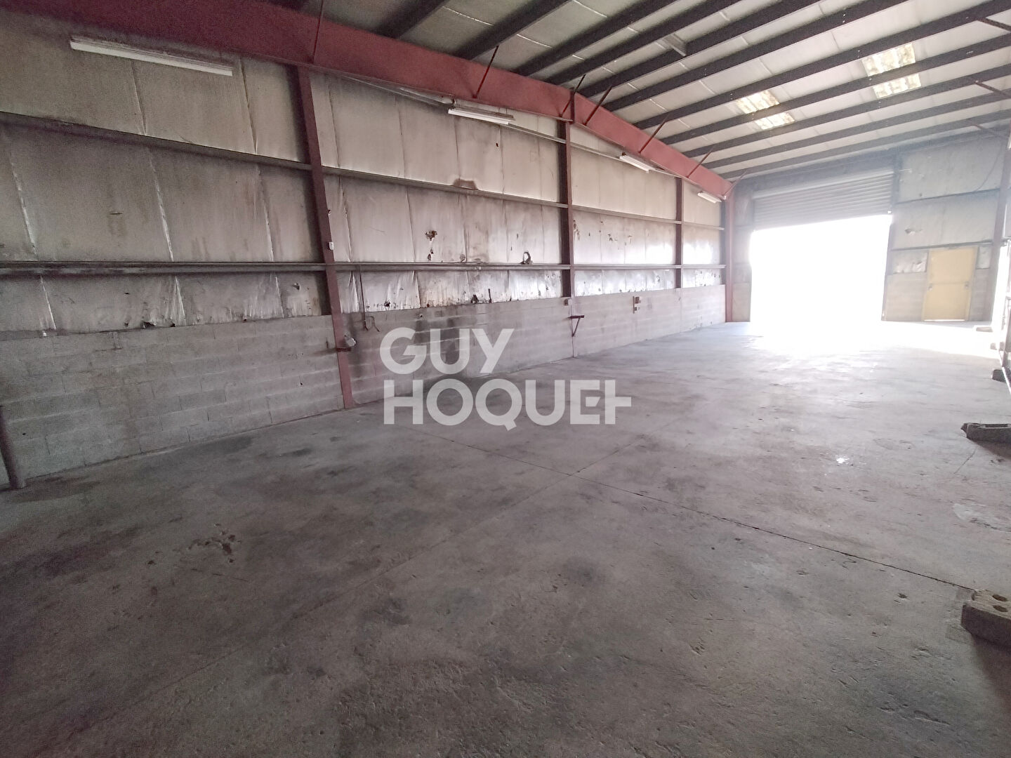 DEPOT 150 M2 ESBARRES