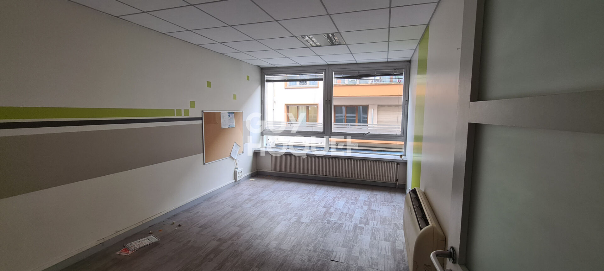 LOCAL COMMERCIAL AVEC BUREAUX RUE DU CHATEAU  271 m2