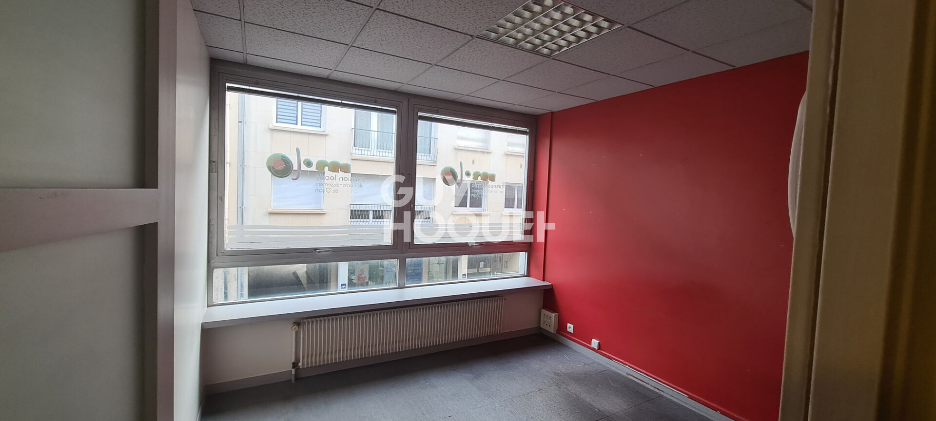 LOCAL COMMERCIAL AVEC BUREAUX RUE DU CHATEAU  271 m2