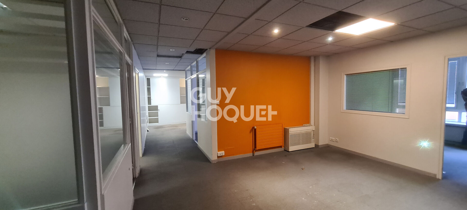 LOCAL COMMERCIAL AVEC BUREAUX RUE DU CHATEAU  271 m2