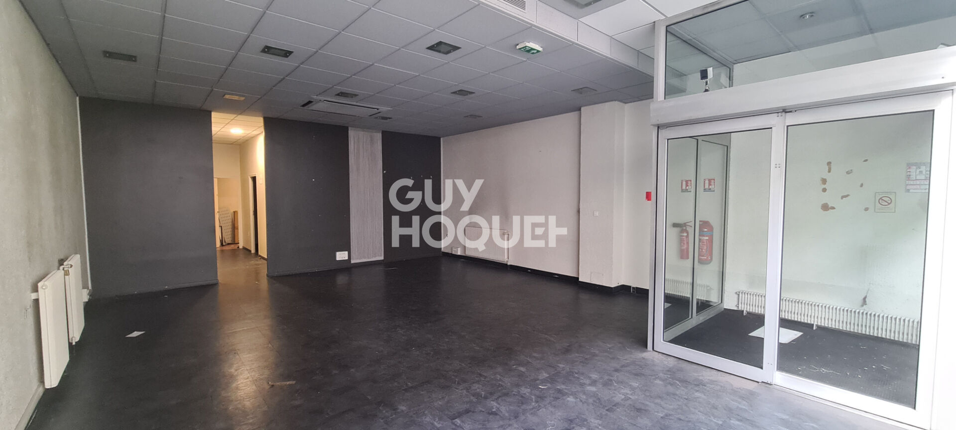 LOCAL COMMERCIAL AVEC BUREAUX RUE DU CHATEAU  271 m2
