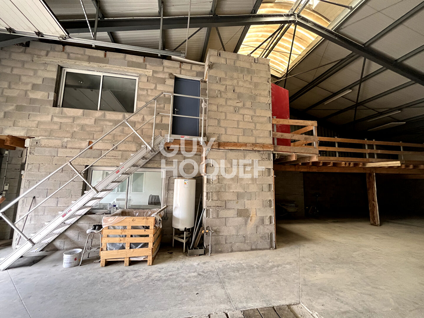 OUGES LOCAL D'ACTIVITÉ ARTISANAL 260 m2