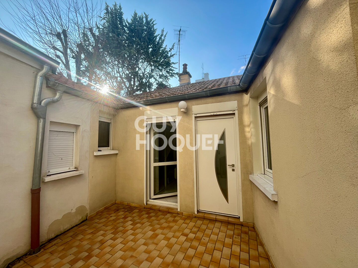 DIJON, Proche hyper-centre T2 de 33 m² avec Cour et 2 caves.