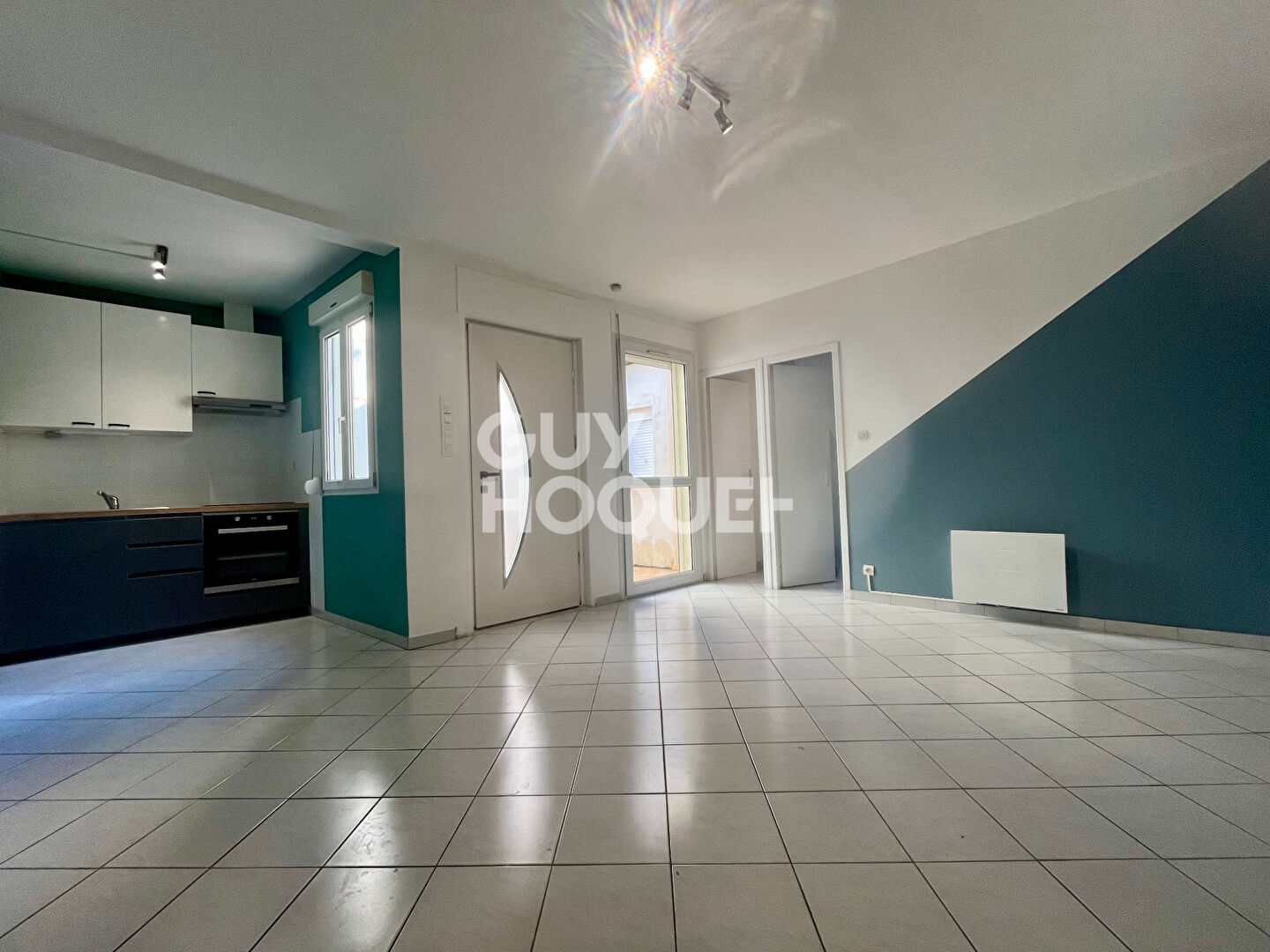 DIJON, Proche hyper-centre T2 de 33 m² avec Cour et 2 caves.