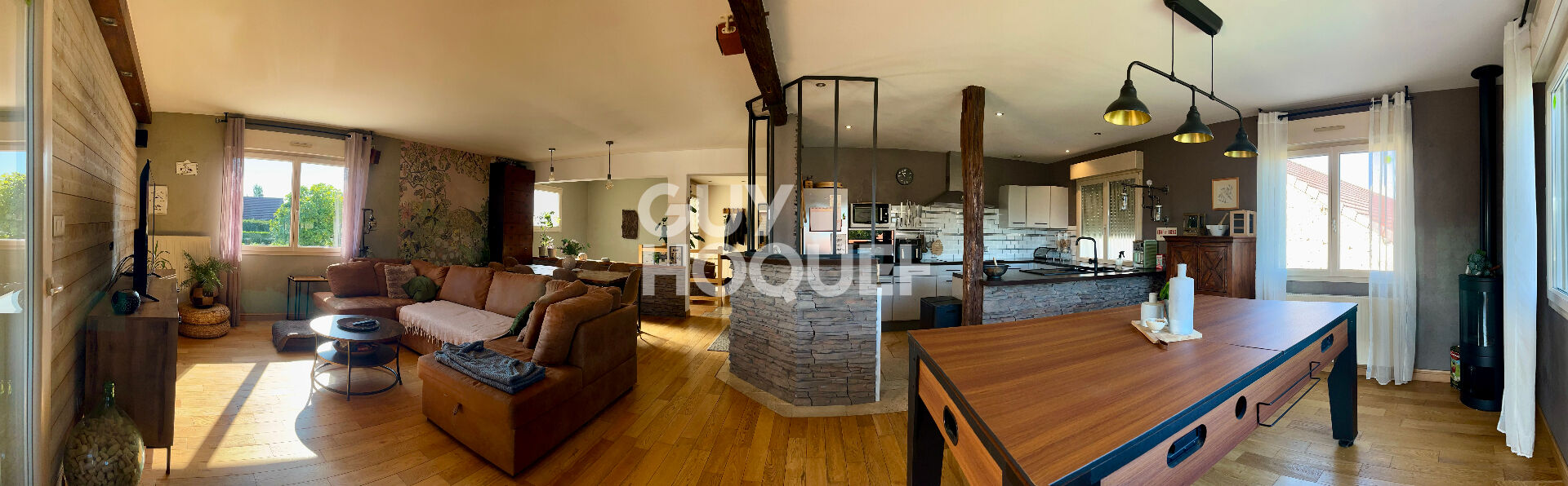 Appartement type loft de 165 m² dans le village de SAVOUGES