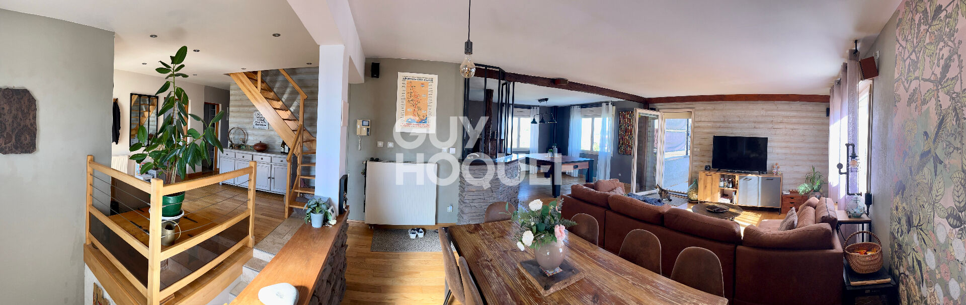Appartement type loft de 165 m² dans le village de SAVOUGES