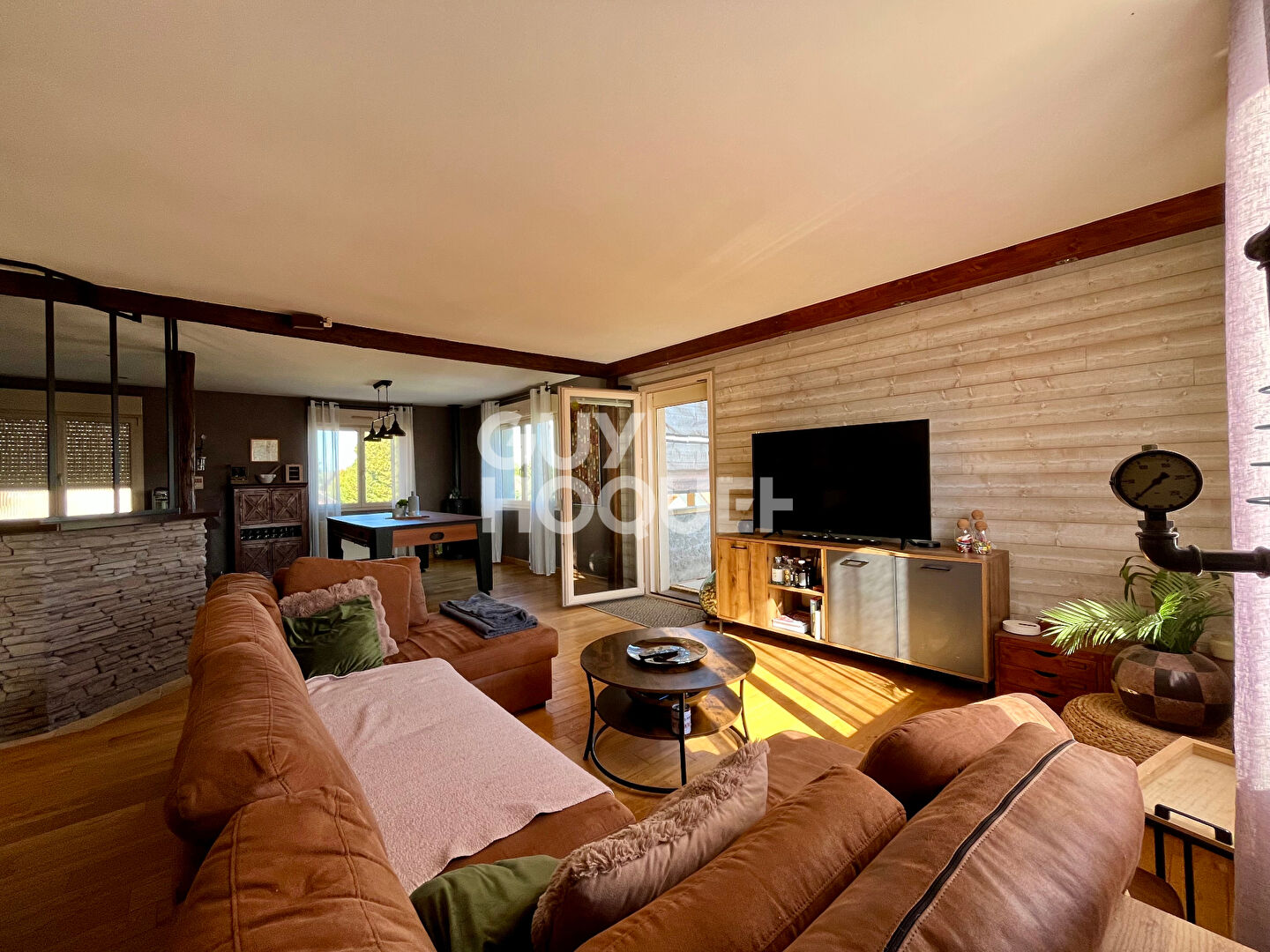 Appartement type loft de 165 m² dans le village de SAVOUGES