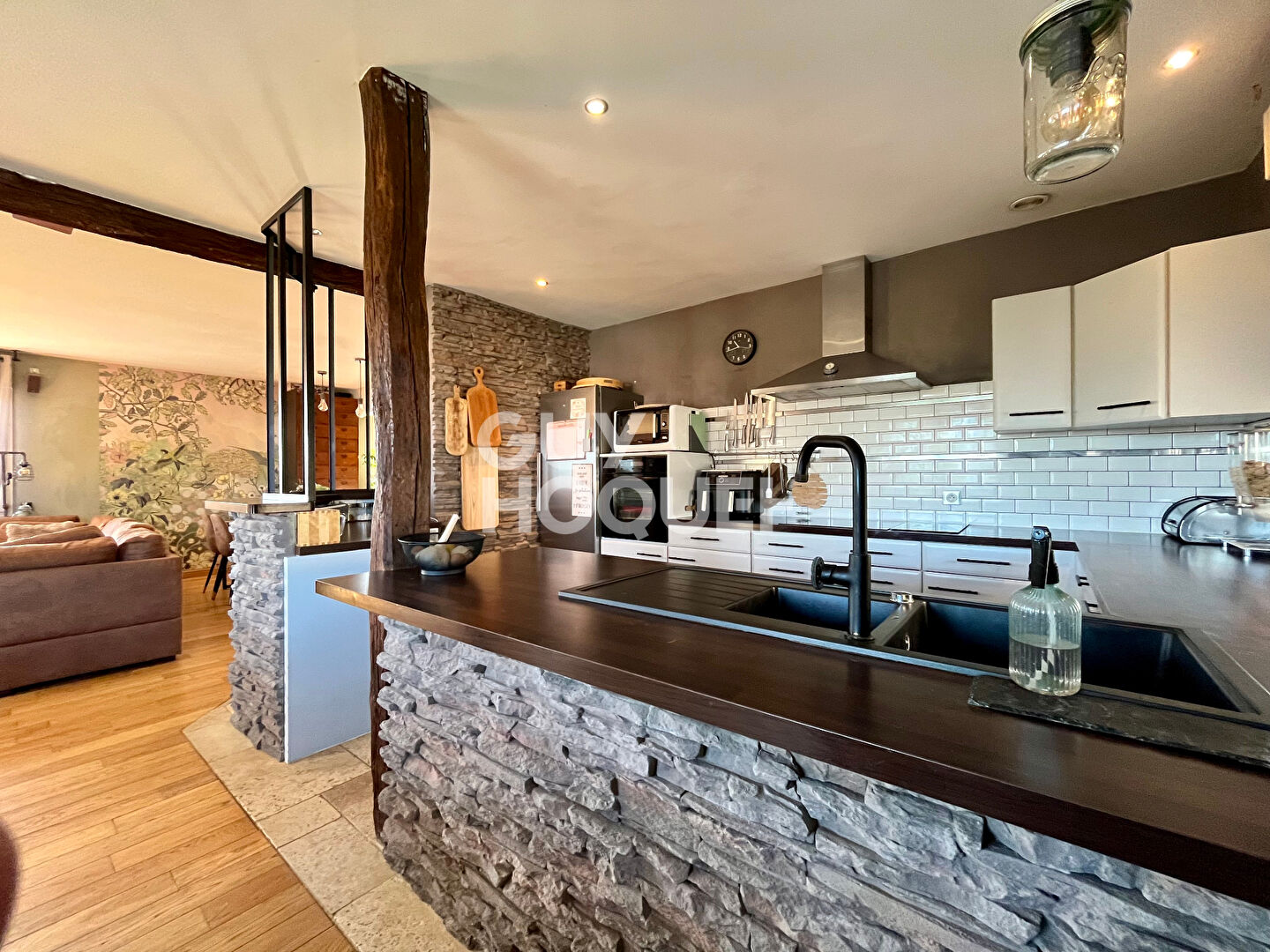 Appartement type loft de 165 m² dans le village de SAVOUGES