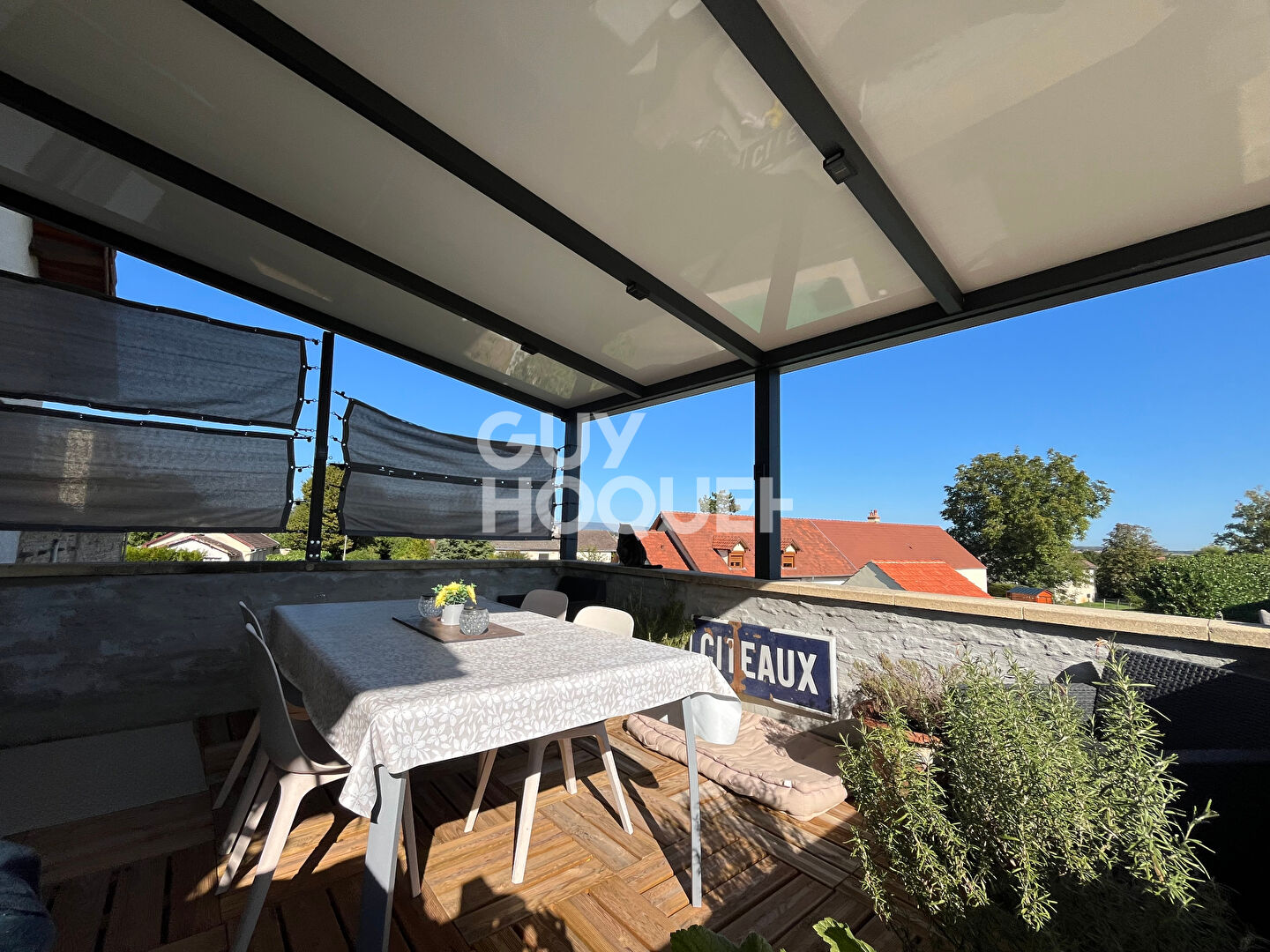 Appartement type loft de 165 m² dans le village de SAVOUGES