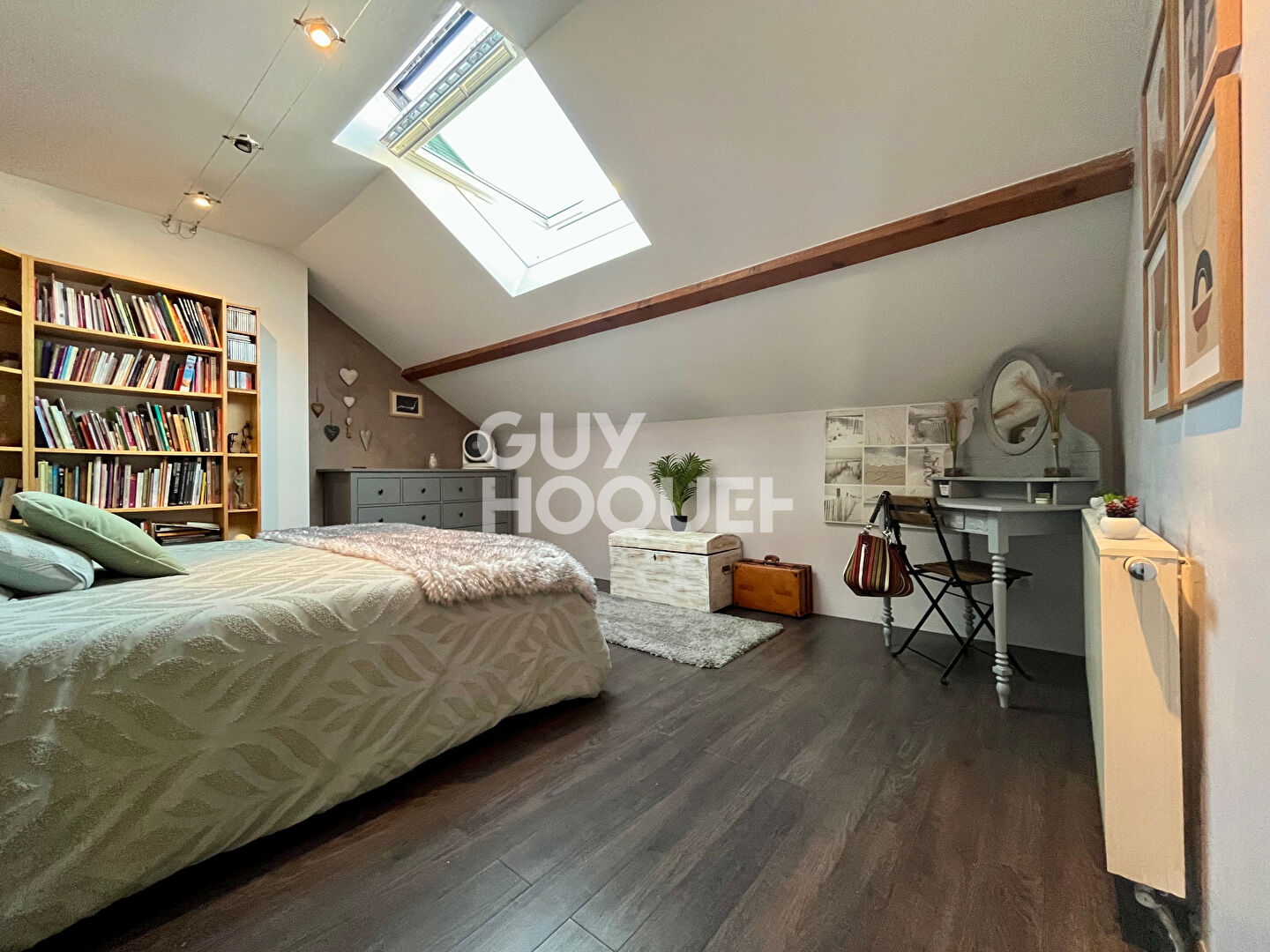 Appartement type loft de 165 m² dans le village de SAVOUGES